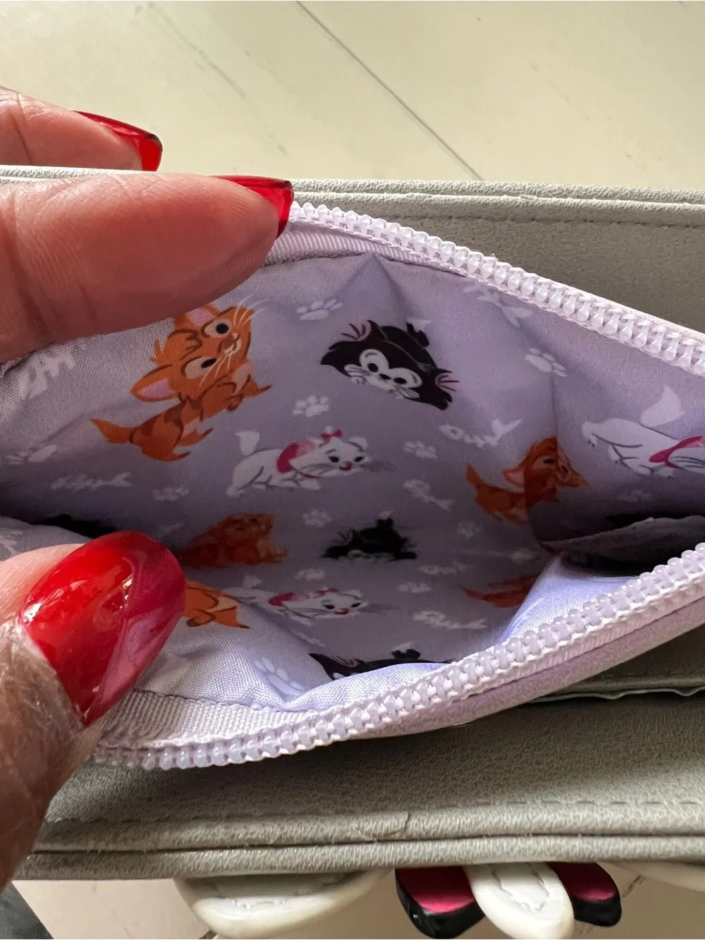 Disney Cats Loungefly wallet. - Picture 3 of 6